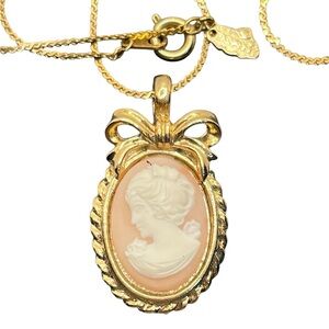 Giovanni gold tone pink cameo lady pendant on chain necklace vintage